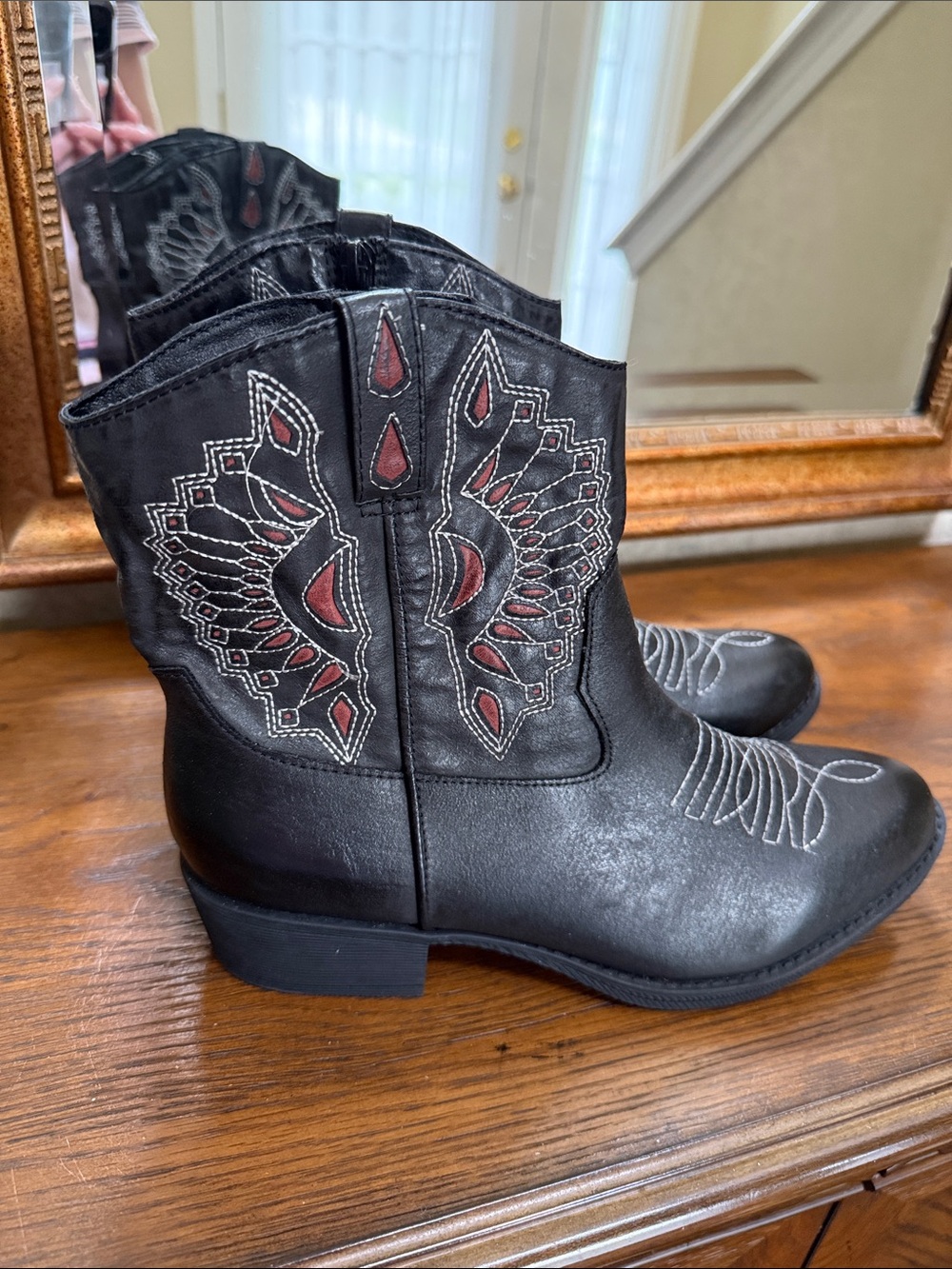 NWOT Coconuts by Matisse Women's Black Embroidered Western Boots. Size 9. - Picture 7 of 12